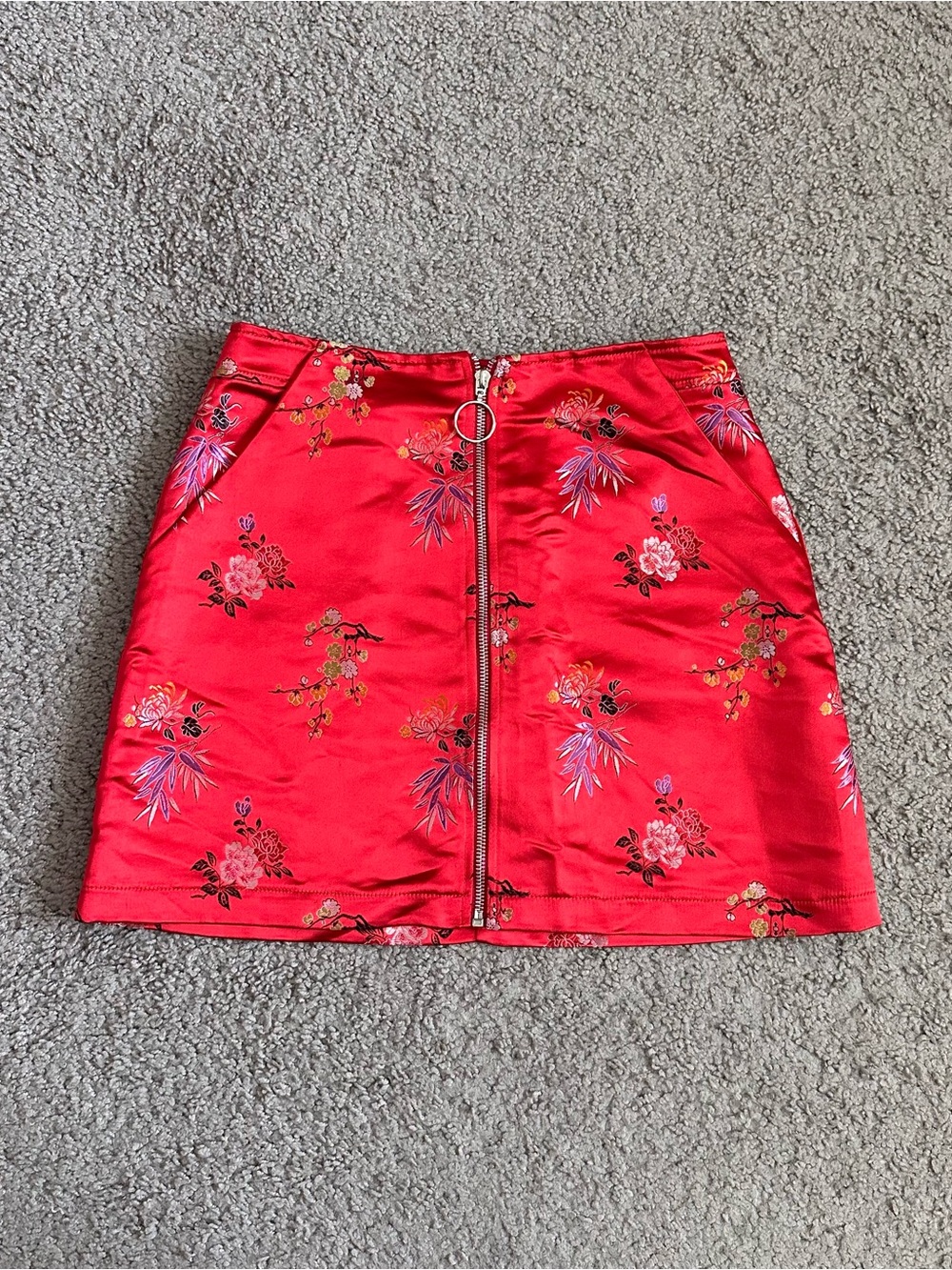 Red Floral Satin Mini Skirt Front Zip Honey Punch Satin Front Zip Mini Skirt M